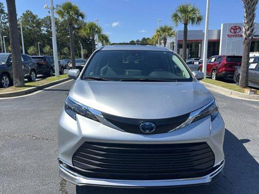 2024 Toyota Sienna XLE 8 Passenger