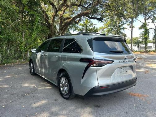 2024 Toyota Sienna XLE 8 Passenger
