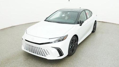 Wind Chill Pearl w/Midnight Black Metallic Roof 2026 Toyota Camry XSE