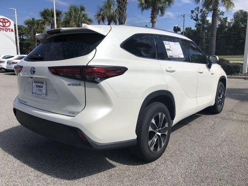 Blizzard Pearl 2020 Toyota Highlander Hybrid XLE