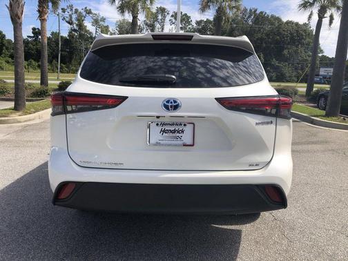 Blizzard Pearl 2020 Toyota Highlander Hybrid XLE