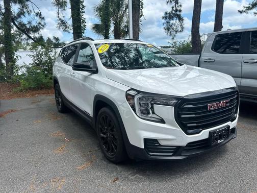 Summit White 2023 GMC Terrain SLE