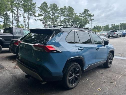 2022 Toyota RAV4 Hybrid SE