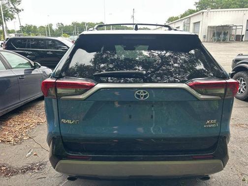 2022 Toyota RAV4 Hybrid SE