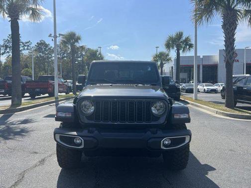 Granite Crystal Metallic Clearcoat 2025 Jeep Gladiator High Tide