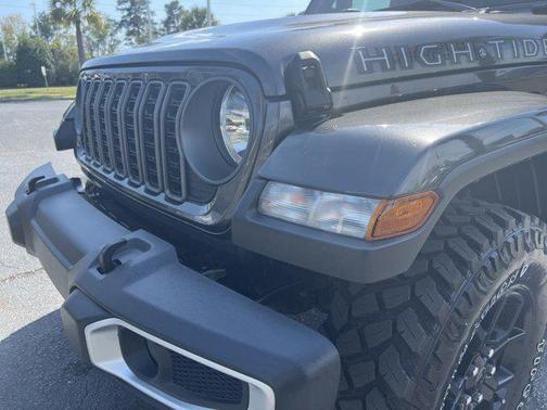 Granite Crystal Metallic Clearcoat 2025 Jeep Gladiator High Tide