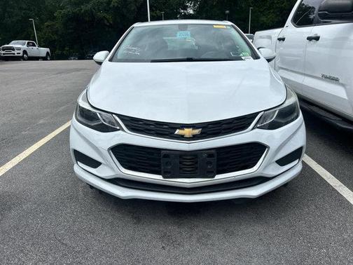 Summit White 2018 Chevrolet Cruze LT
