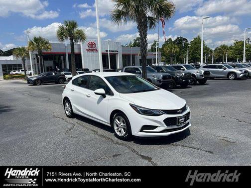 Summit White 2018 Chevrolet Cruze LT