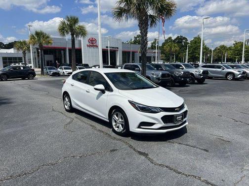 Summit White 2018 Chevrolet Cruze LT