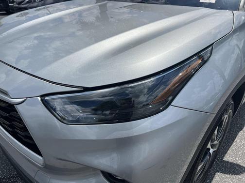 Celestial Silver Metallic 2023 Toyota Highlander XLE