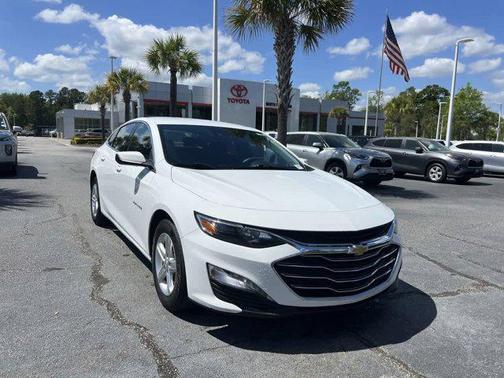 Summit White 2023 Chevrolet Malibu FWD 1LT