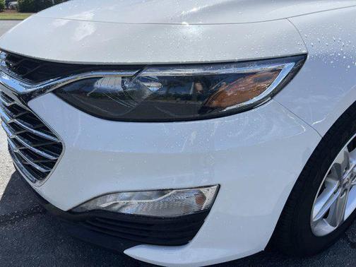Summit White 2023 Chevrolet Malibu FWD 1LT