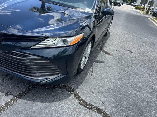 2019 Toyota Camry Hybrid XLE