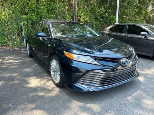 2019 Toyota Camry Hybrid XLE