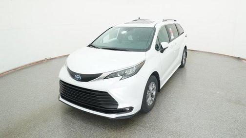 2025 Toyota Sienna XLE