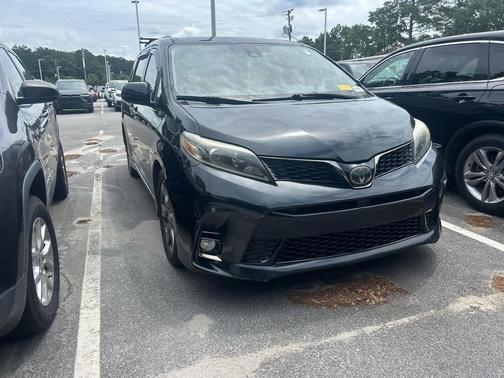 Midnight Black Metallic 2018 Toyota Sienna SE Premium