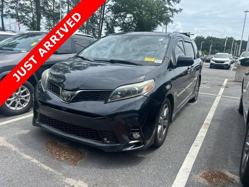 Midnight Black Metallic 2018 Toyota Sienna SE Premium