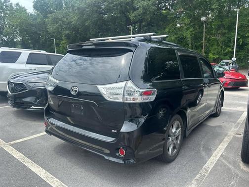 Midnight Black Metallic 2018 Toyota Sienna SE Premium