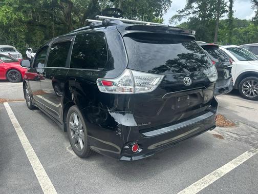 Midnight Black Metallic 2018 Toyota Sienna SE Premium