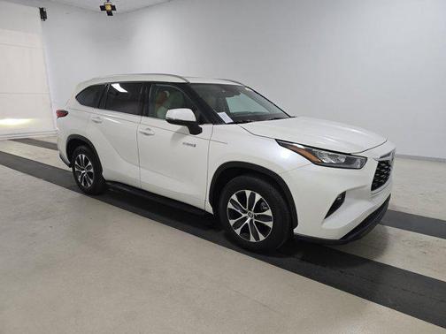 2020 Toyota Highlander Hybrid XLE