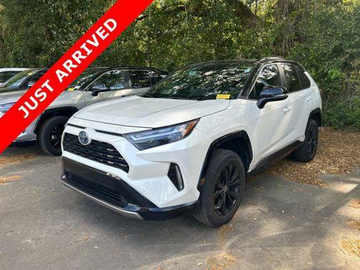 2022 Toyota RAV4 Hybrid SE