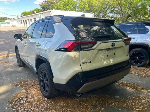 2022 Toyota RAV4 Hybrid SE