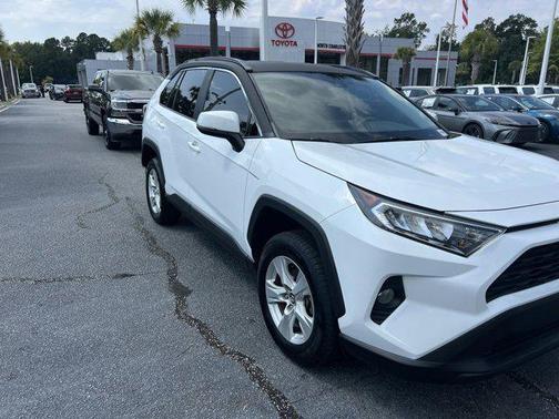 2020 Toyota RAV4 XLE