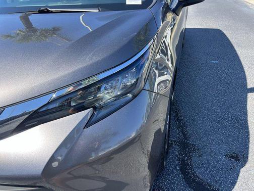 2024 Toyota Sienna XLE 8 Passenger