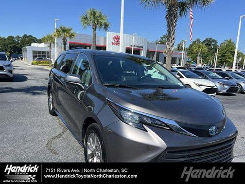 2024 Toyota Sienna XLE 8 Passenger