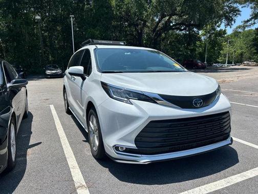 2022 Toyota Sienna XLE 7 Passenger