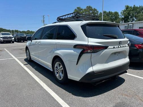 2022 Toyota Sienna XLE 7 Passenger