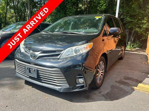 2019 Toyota Sienna XLE