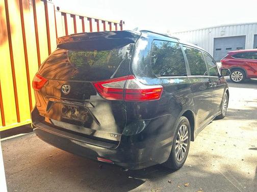 2019 Toyota Sienna XLE