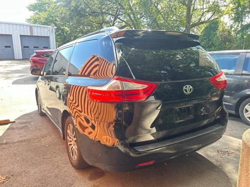 2019 Toyota Sienna XLE
