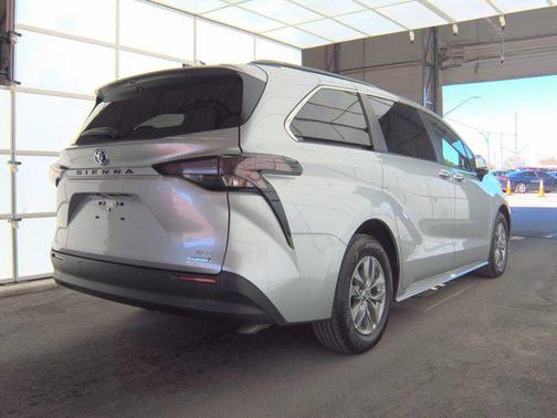 2023 Toyota Sienna XLE