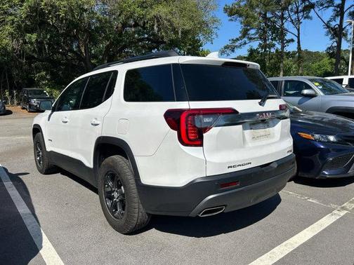 2022 GMC Acadia AWD AT4