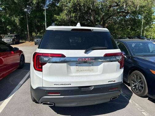 2022 GMC Acadia AWD AT4