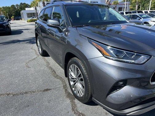 2021 Toyota Highlander Hybrid Platinum