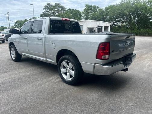 Bright Silver Metallic Clearcoat 2018 RAM 1500 SLT