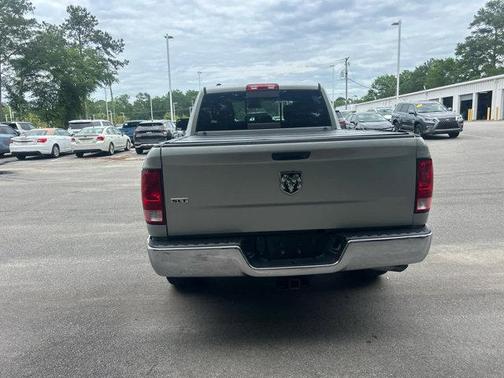 Bright Silver Metallic Clearcoat 2018 RAM 1500 SLT