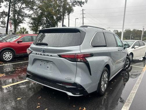 2023 Toyota Sienna XSE 7 Passenger