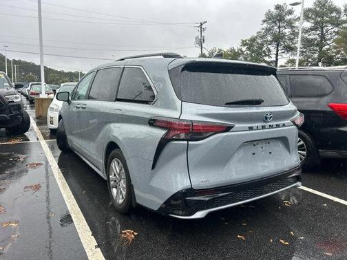 2023 Toyota Sienna XSE 7 Passenger