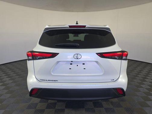 2023 Toyota Highlander LE