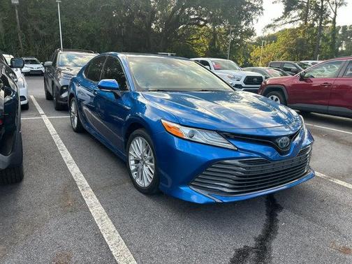 2020 Toyota Camry Hybrid XLE