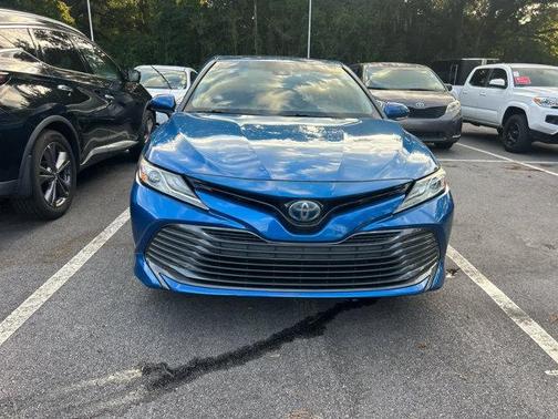 2020 Toyota Camry Hybrid XLE