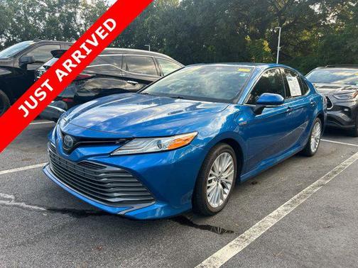 2020 Toyota Camry Hybrid XLE