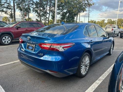 2020 Toyota Camry Hybrid XLE