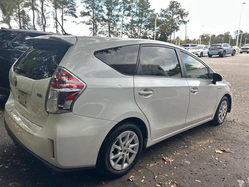 2016 Toyota Prius v Three