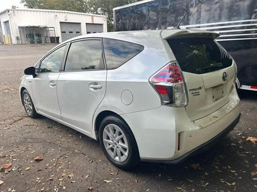 2016 Toyota Prius v Three