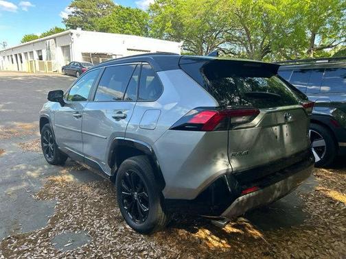 2022 Toyota RAV4 Hybrid SE